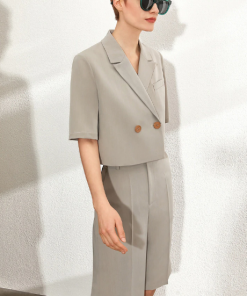 Minimalist's formal short pants suit